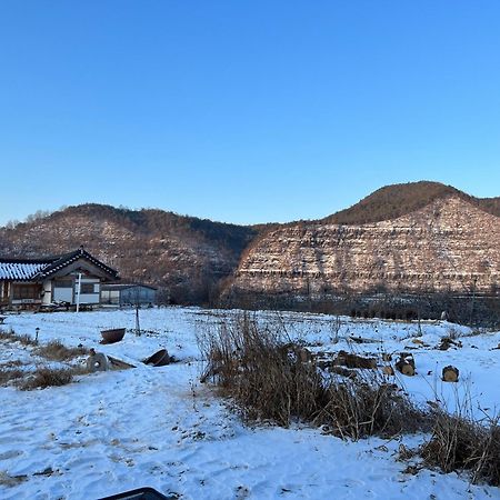 Yeongyang Yuyudang Dokchae Hanok Pension Yongyang Szoba fotó